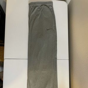 Men’s XL Nike Thermal Sweatpants Gray